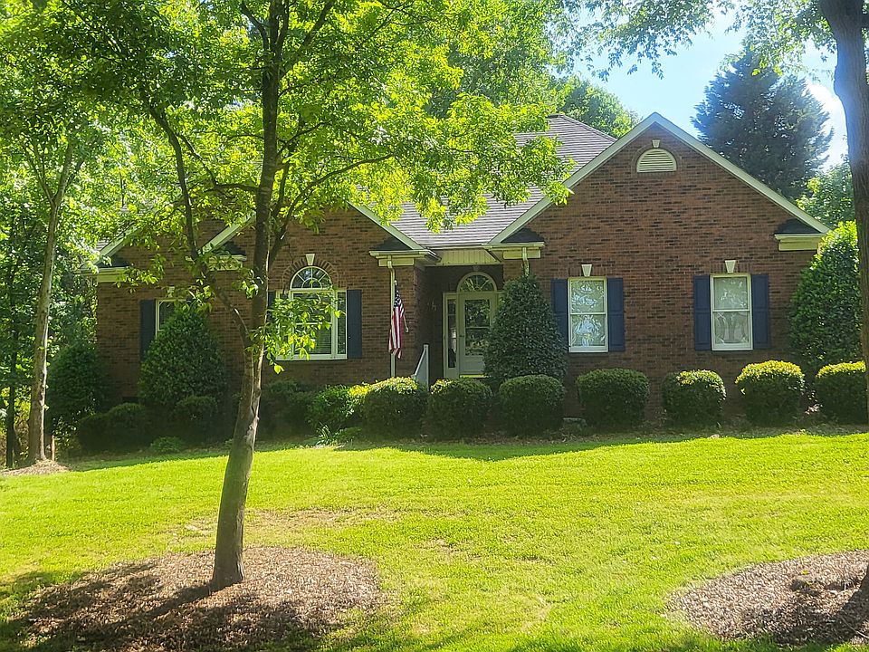 1st image of 2113 Fox Hunt Dr