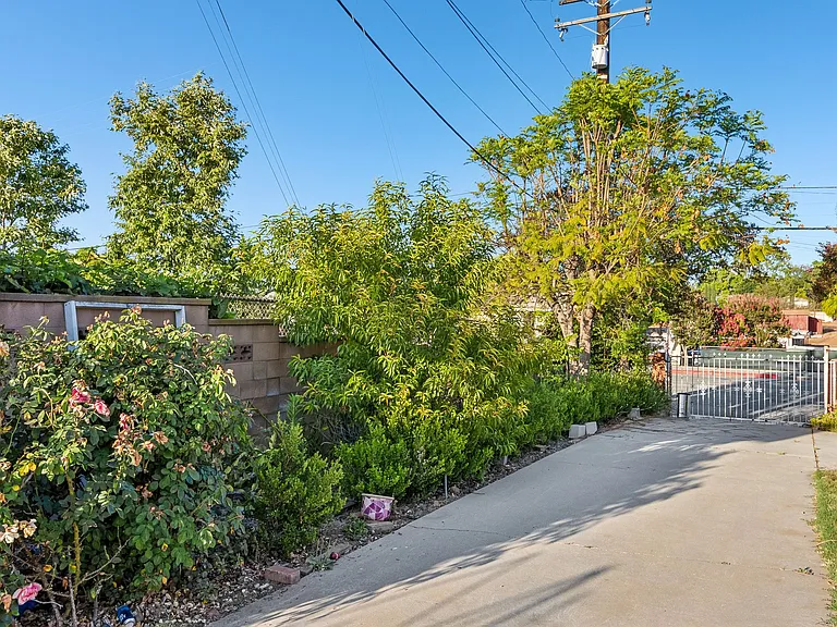 509 S Barranca St #B — Photo 19