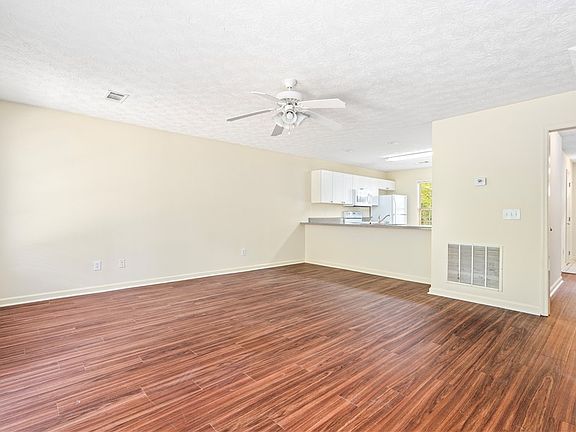 4th image of 1477 N Donahue Dr APT 3911