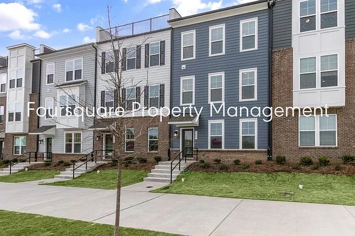 1424 Grove Village Rd — Photo 2