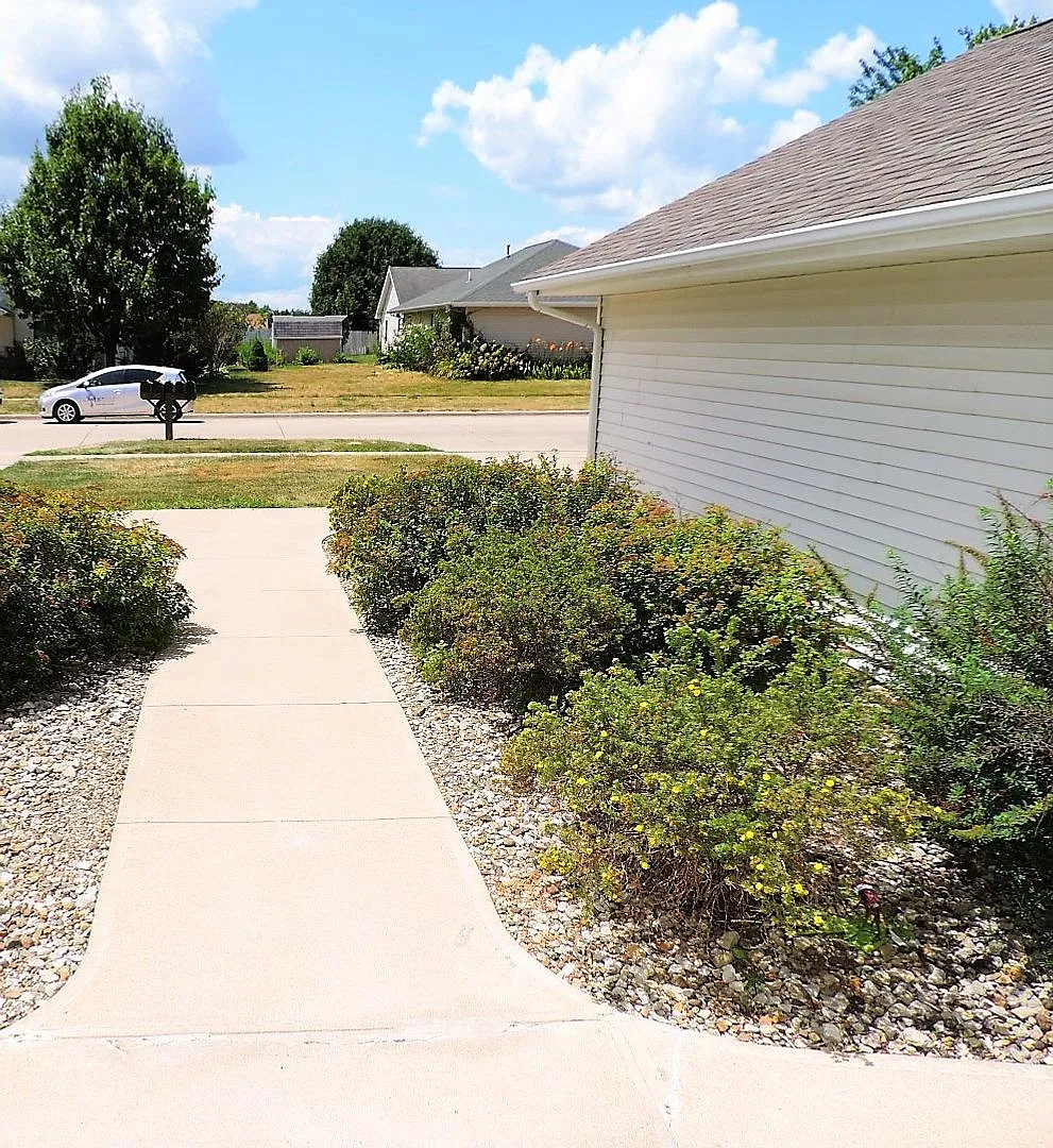 $1,225 | 2 Bedroom, 1 Bathroom Condo | Pet Friendly* | Available for an Immediate Move In! — Photo 2