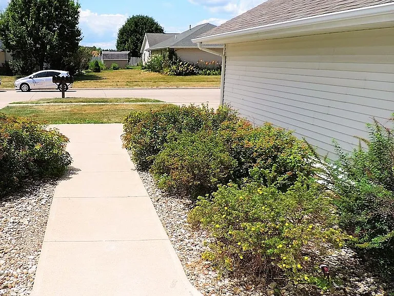 530 Iris Ave — Photo 2
