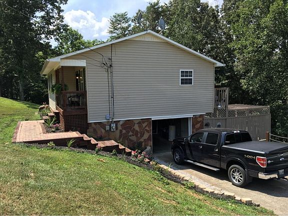 2nd image of 409 Cedar Ct
