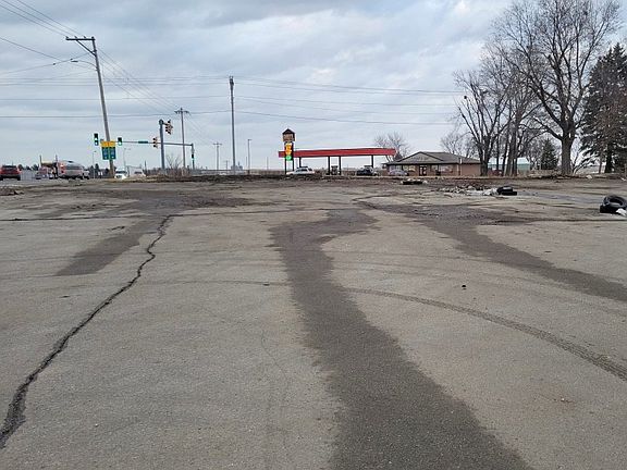 5th image of 104 Iowa Speedway Dr