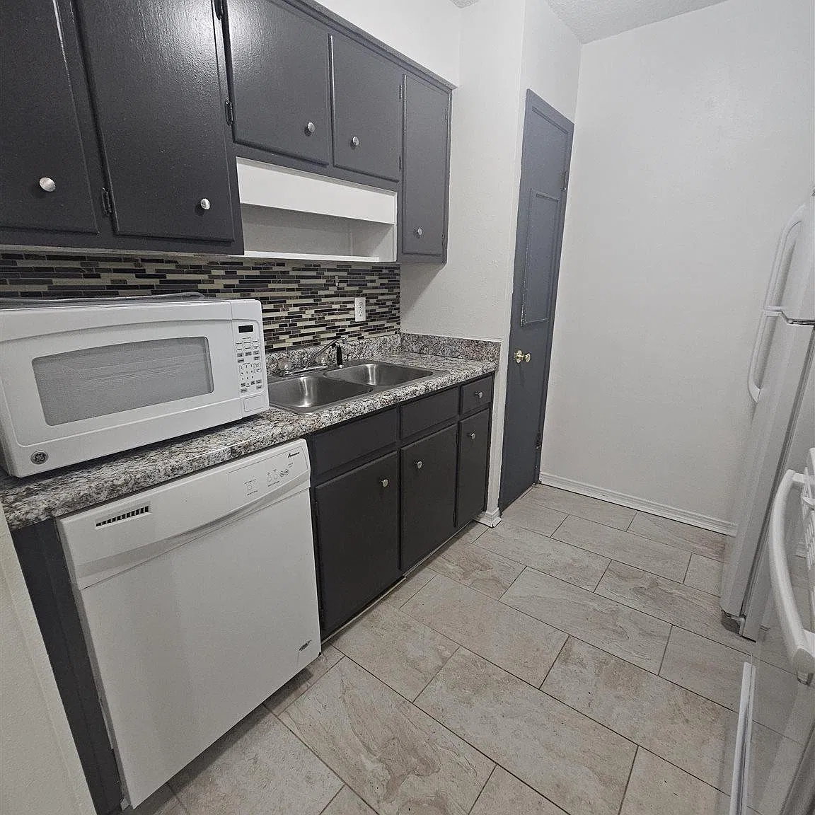 2 bed, 994 sqft, $1,300 — Photo 3