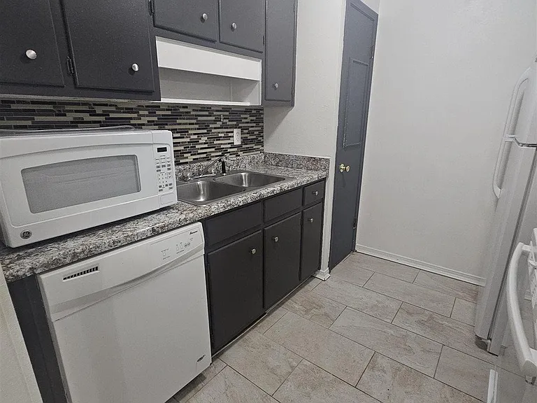 8380 Country Walk Dr #B — Photo 12