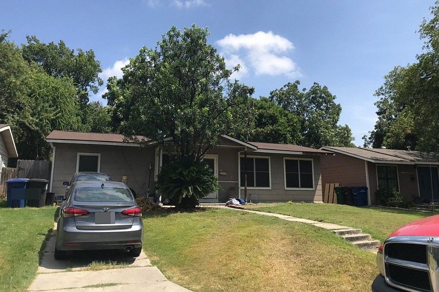 1st image of 463 Schmeltzer Ln
