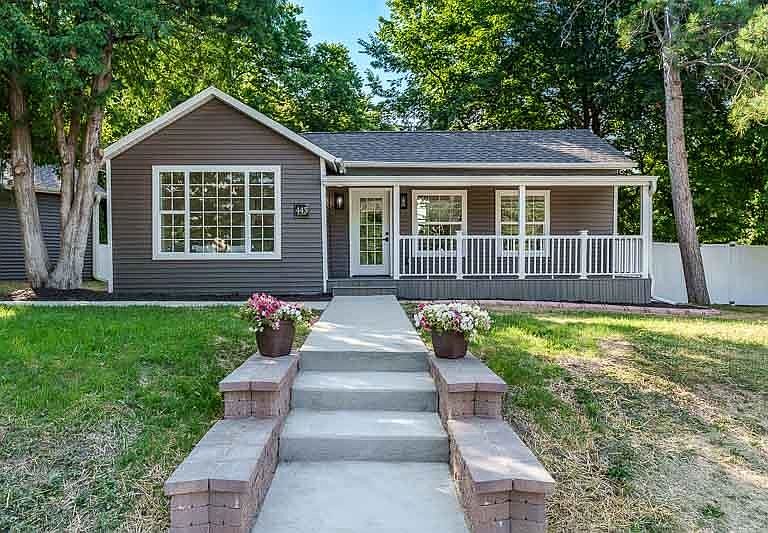 Listing photo 2
