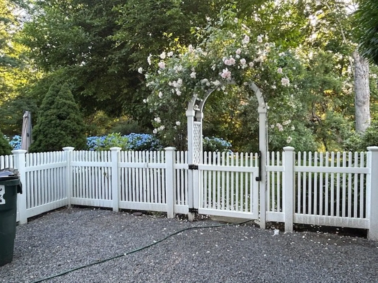 Water Mill Beautiful Home & Very Private Back Yard — Photo 3