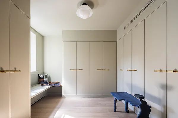 Sold by Compass | media 25