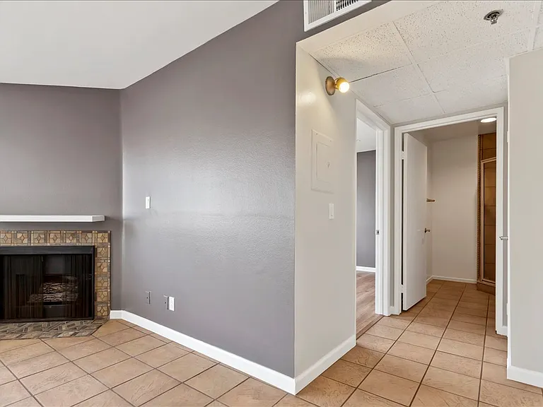 1537 S Shenandoah St #202 — Photo 10