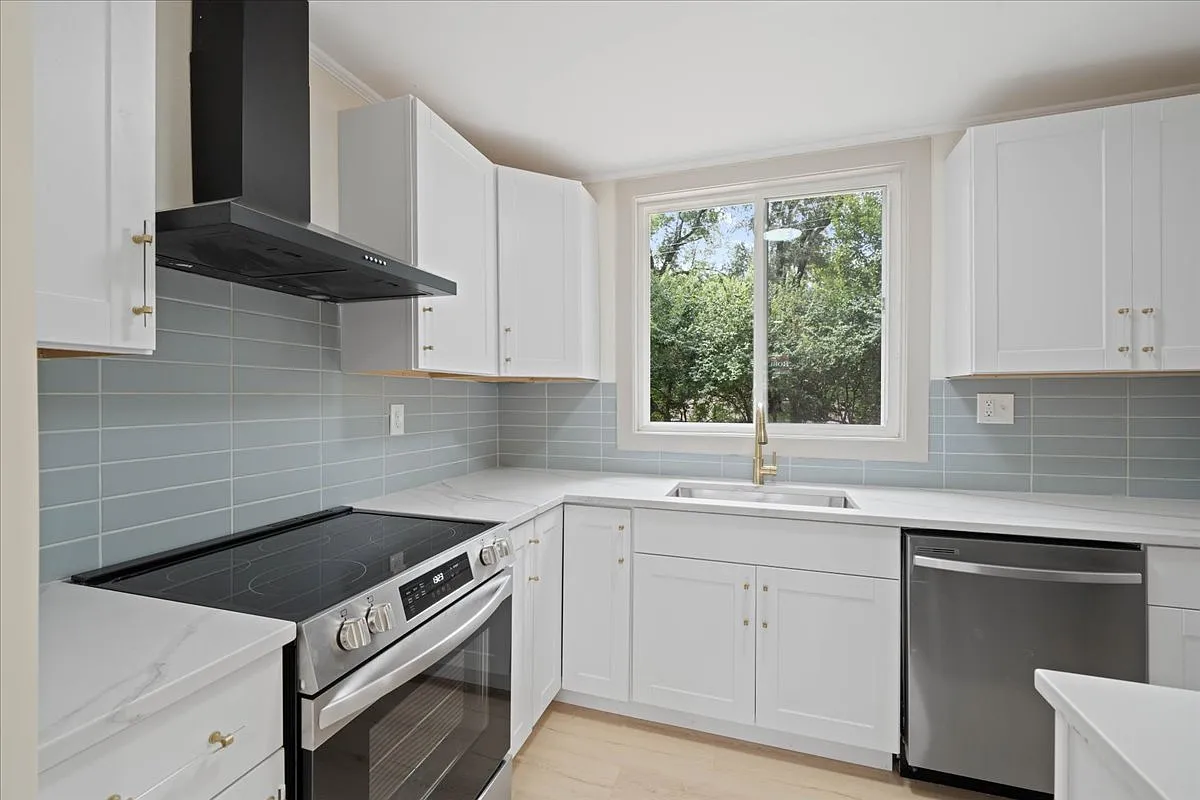 3 bed, 1150 sqft, $2,499 — Photo 4