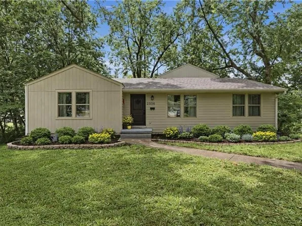 2526 S Queen Ridge Dr, Independence, MO 64055