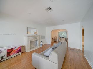 1077 NW 40th St, Miami, FL 33127