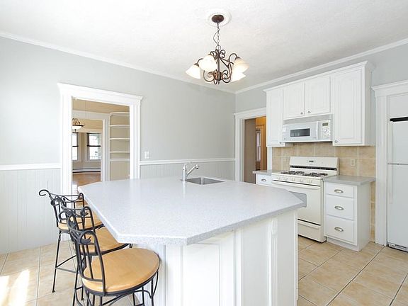 4th image of 375 Lafayette St #1