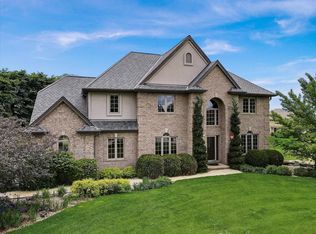 W228N3513 Wyndemere Ct, Pewaukee, WI
