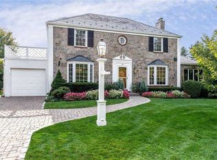 18 Country Club Dr, Manhasset, NY 11030