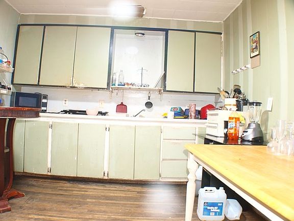 4th image of 3018 Clinton St