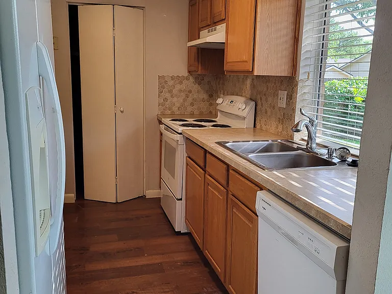 2117 Loma Verde Dr — Photo 4