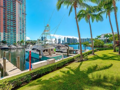 3330 NE 190th St #TH13, Aventura, FL, 33180