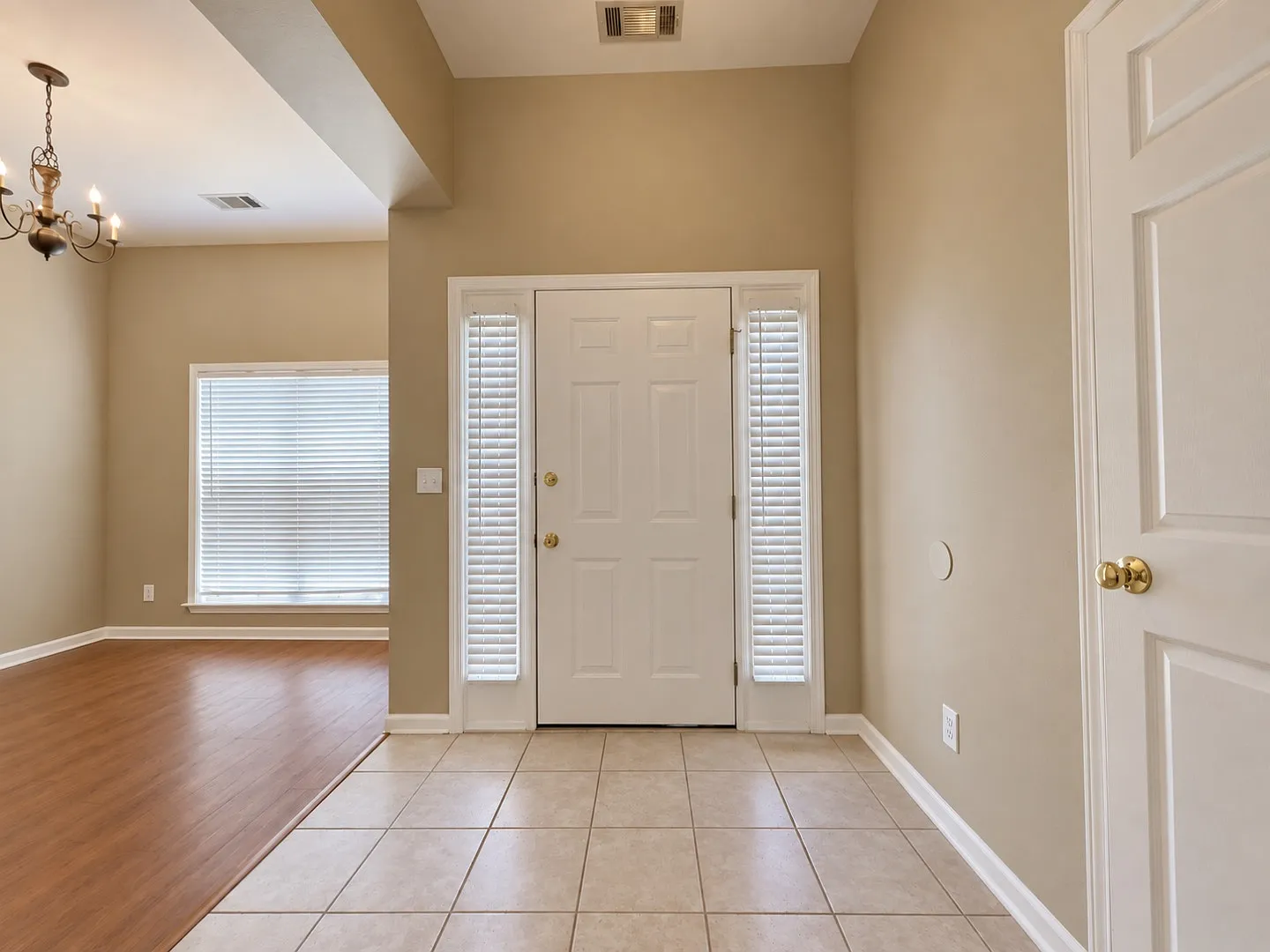 6107 Blackstone Dr — Photo 4