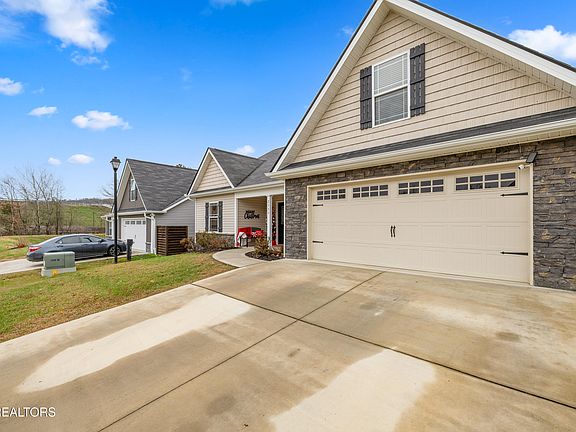 2nd image of 2335 Eppie Cove Ln