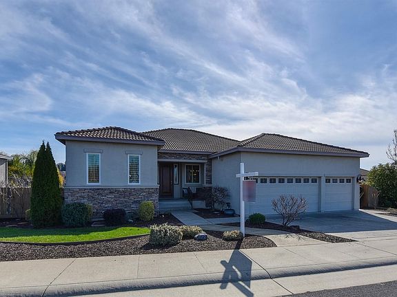 2nd image of 2316 Luciana Way