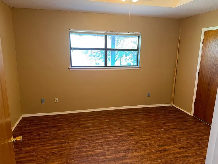 2708 Cedarhill St — Photo 10