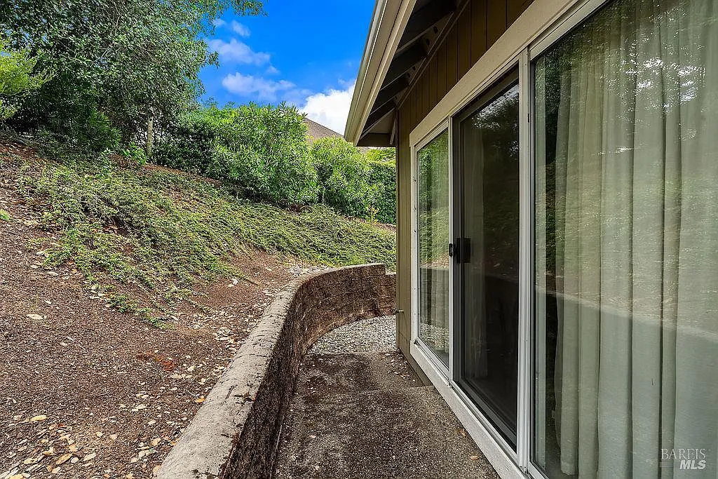6252 Meadowstone Drive - Photo 8
