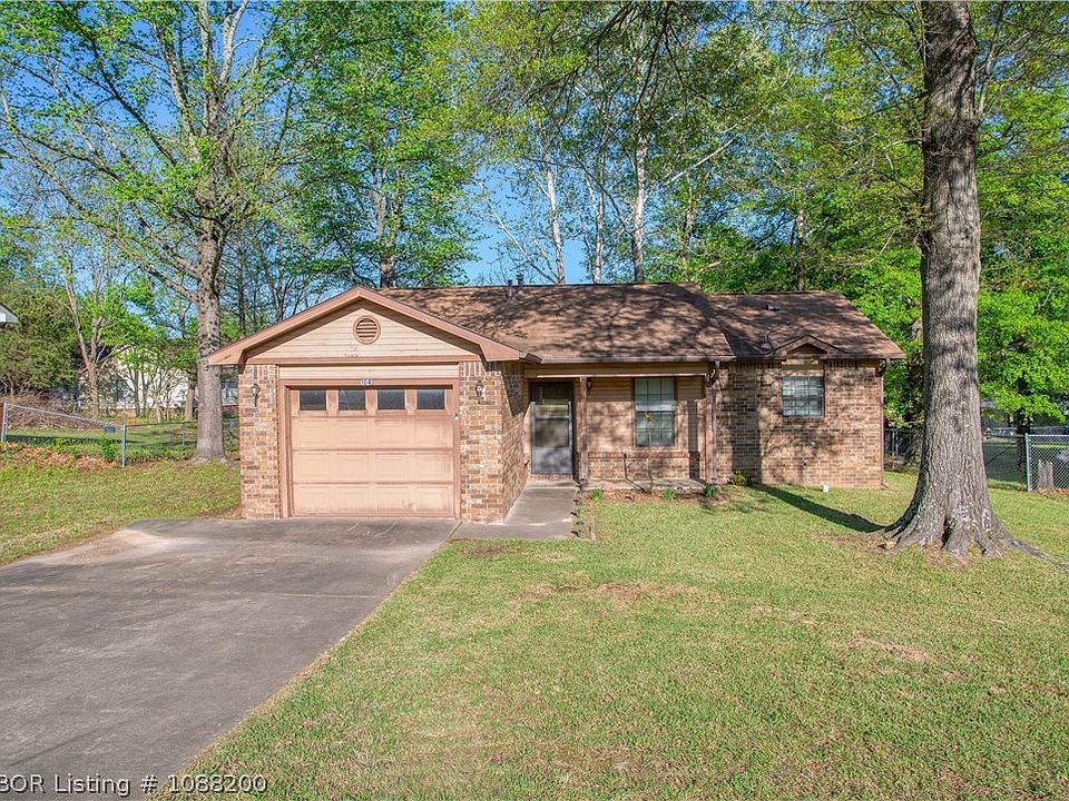 1st image of 104 Grand Maple Dr