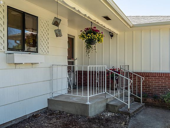 4th image of 1061 Waite St