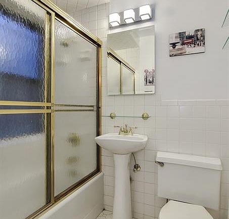4th image of 235 E 49th St APT 2A