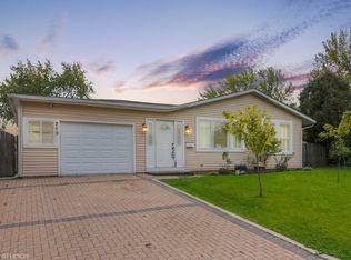 713 Houston Dr, Carpentersville, IL 60110