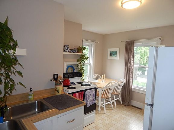 4th image of 202 Safford St #2