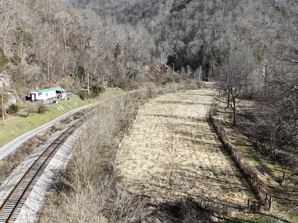 850 Talent Br, Cornettsville, KY 41731