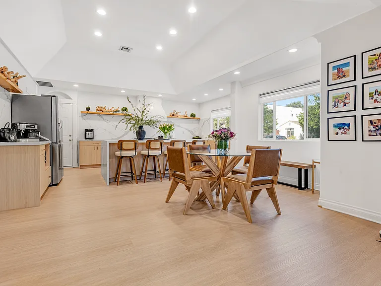 367 S Oak Ave — Photo 10