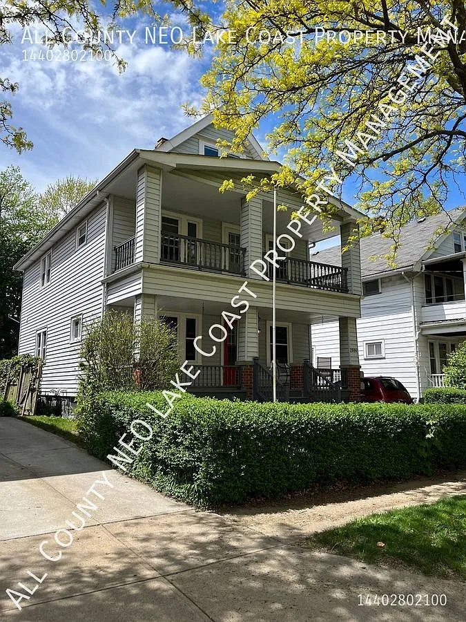 Beautiful 2 Bed, 1 Bath Lakewood Duplex — Photo 1