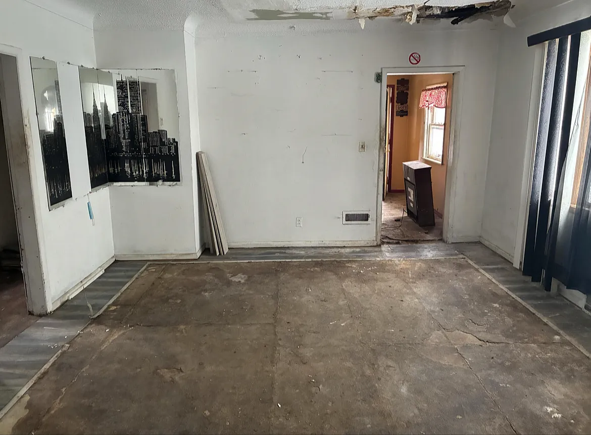 5 bed, 1.5 bath, 2220 sqft, $876 — Photo 3