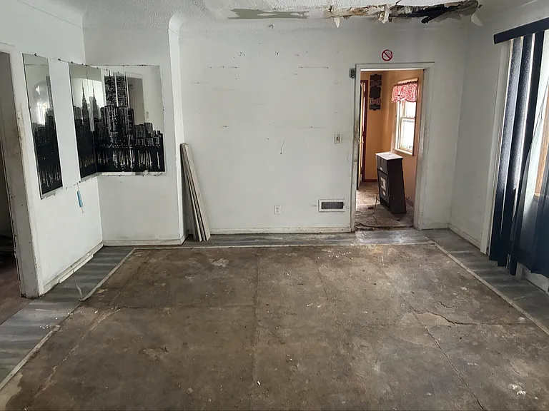 1456 Vance St — Photo 3