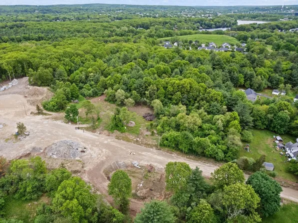 5 Pickering Rd, Blackstone, MA 01504