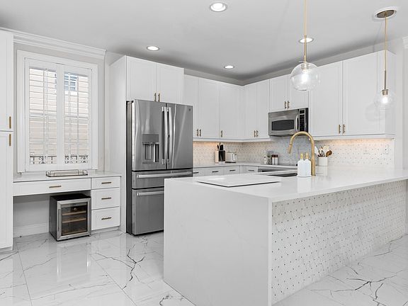 4th image of 1034 E Heritage Club Cir