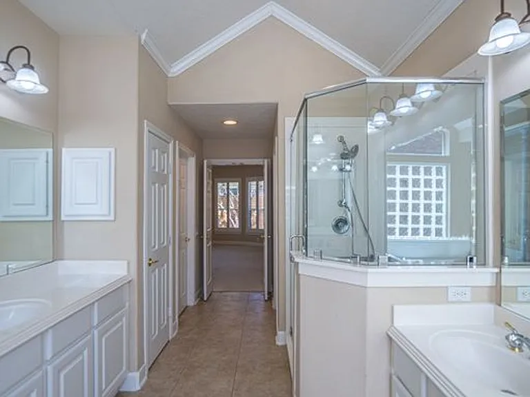 5019 Shining Creek Ct — Photo 13