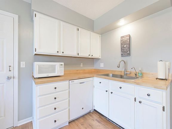3rd image of 620 Galata Dr