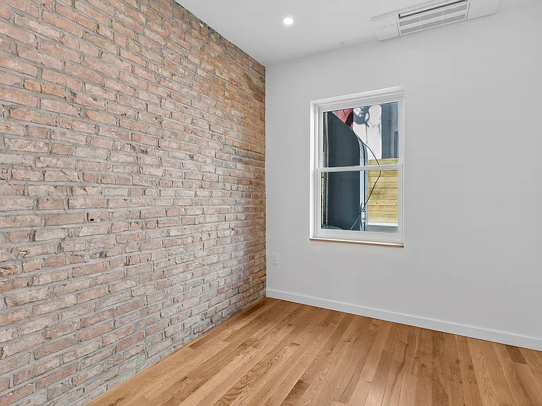 64 Greenwich Ave #2 — Photo 8