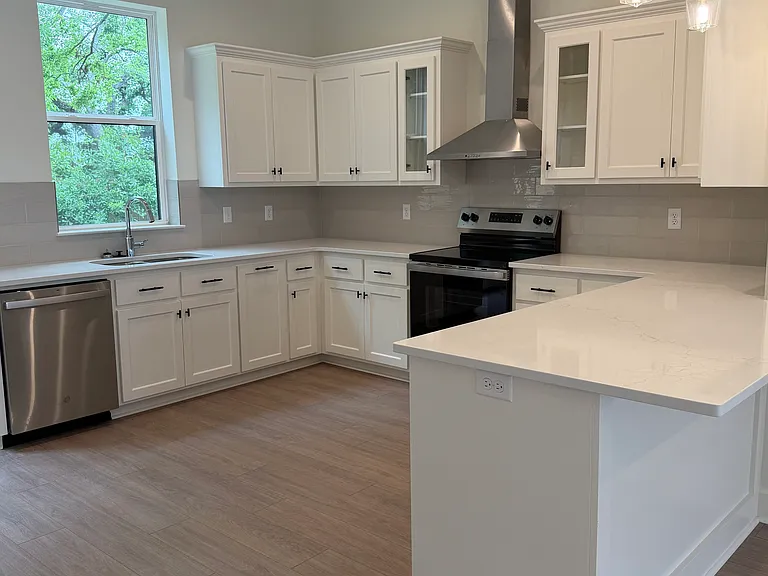 1510 Kaliste Saloom Rd #102 — Photo 3