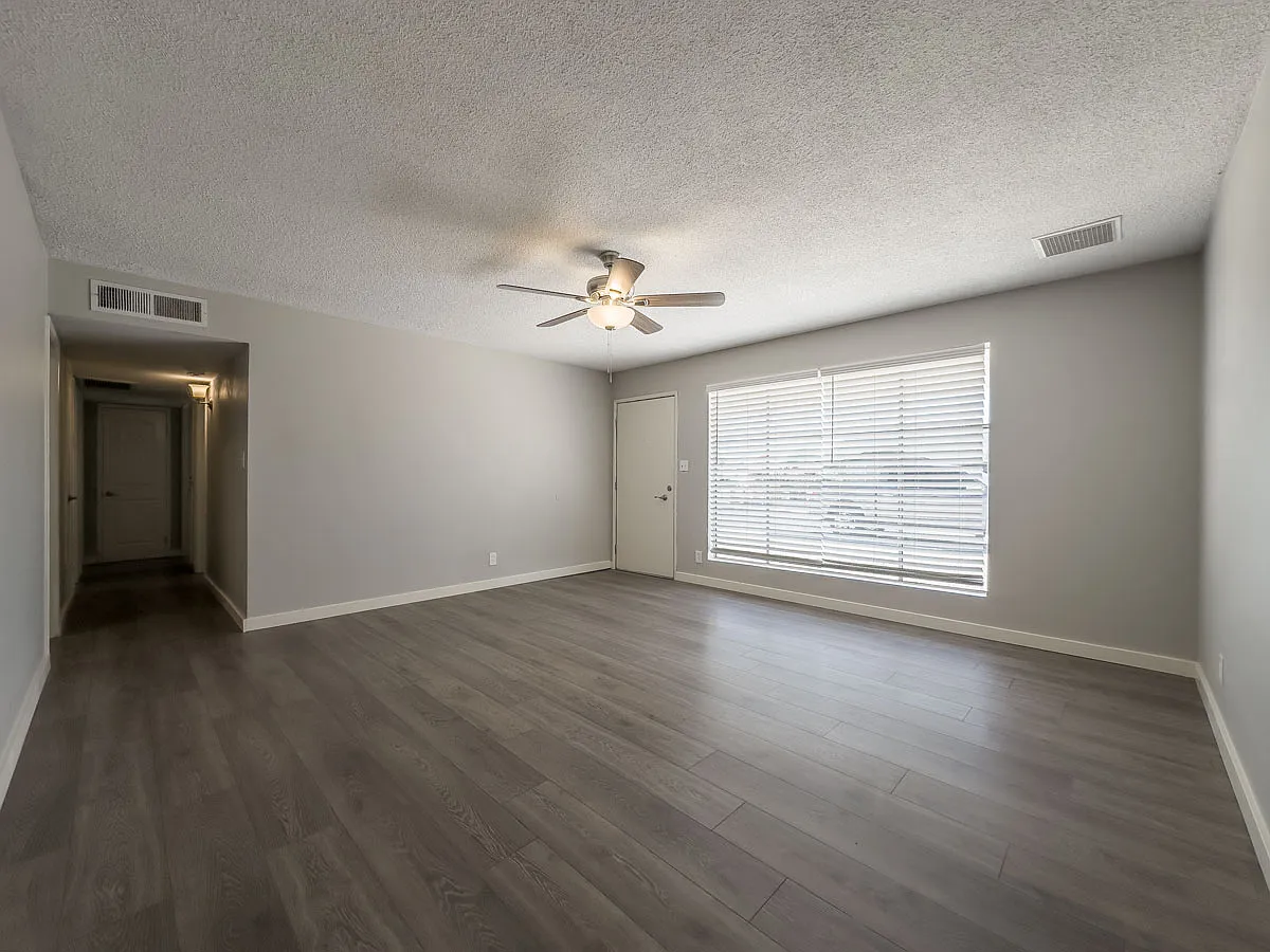 Updated 3 Bed, 2 Bath home in Phoenix — Photo 4