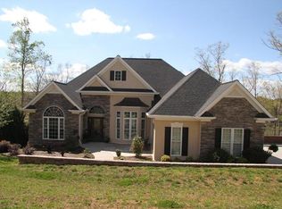 124 Ridgecrest Dr, Cherryville, NC 28021