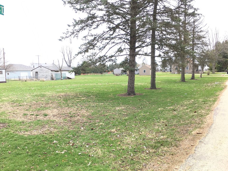 2nd image of 216 N Main St