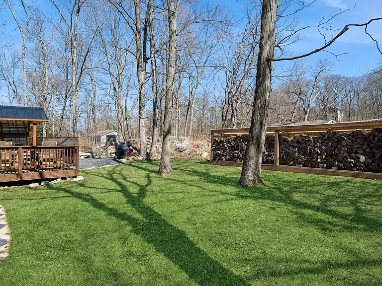 100 Poplar Ln — Photo 32
