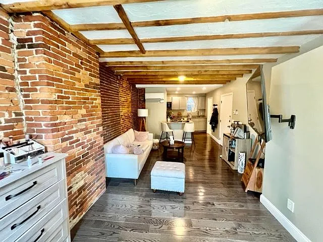 353 Hanover St #3 — Photo 2